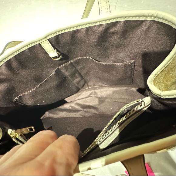 Coach Beige/White Signature Coated Canvas and Leather Drawstring Carryall Bag - Picture 7 of 16